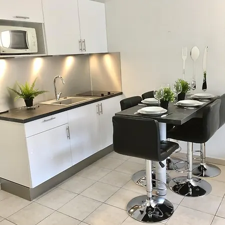 Διαμέρισμα Studio Or One Bedroom Avenue De La *